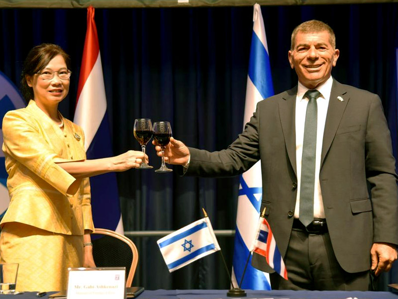 FM Ashkenazi and Thai Ambassador to Israel Ms. Pannabha Chandraramya at the ceremony