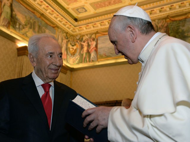 Pope Francis and President Shimon Peres at a private meeting at the Vatican, April 2013