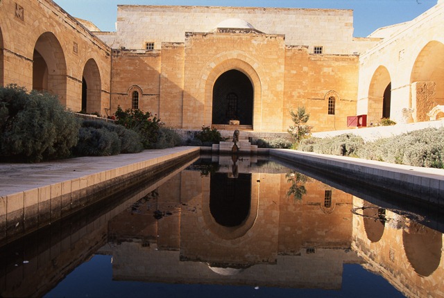 Jerusalem 040 Rockefeller Archaeological Museum courtyard and refleccting pool web L.jpg