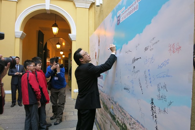 Photo exhibition opens in Macau: Pope Francis in Israel 