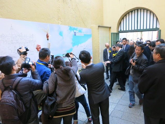 Photo exhibition opens in Macau: Pope Francis in Israel 