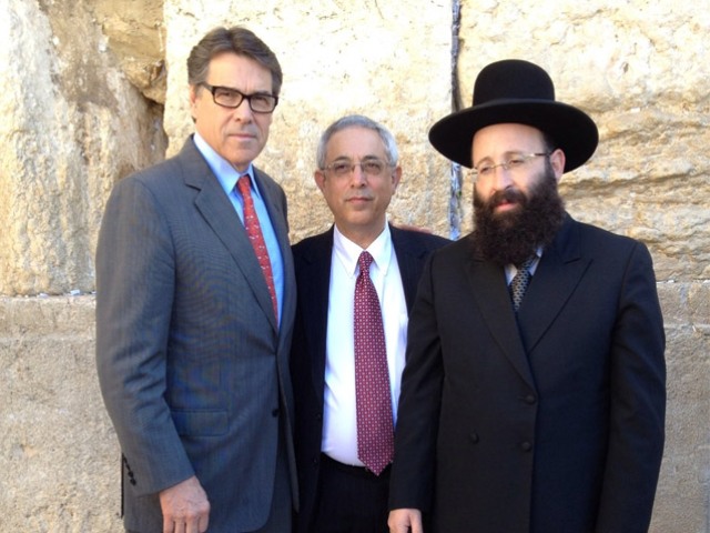 Tx. Gov. Rick Perry with Consul General Meir Shlomo at Western Wall in Jerusalem