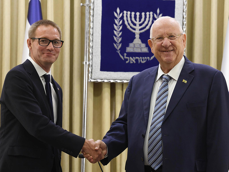 President Rivlin with Ambassador Neil Wigan of the United Kingdom.