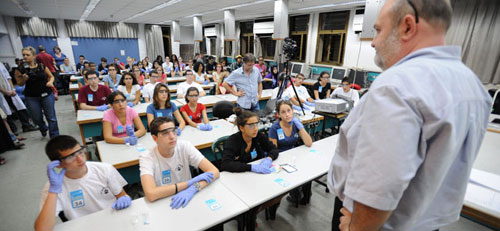 Israel sets Guinness world record for largest chemistry lesson