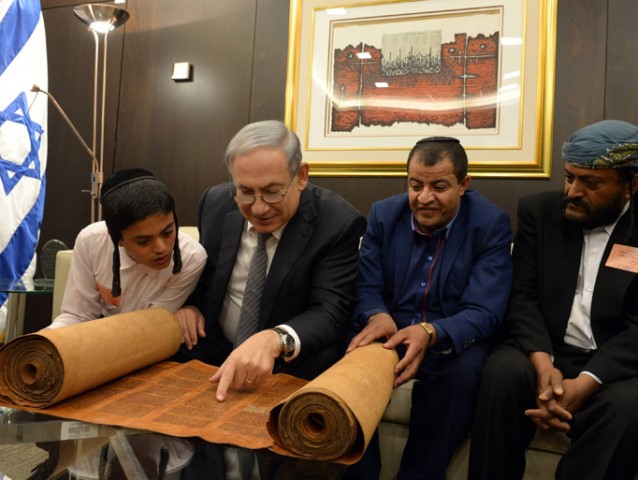 PM Netanyahu examines Torah scroll with last immigrants from Yemen