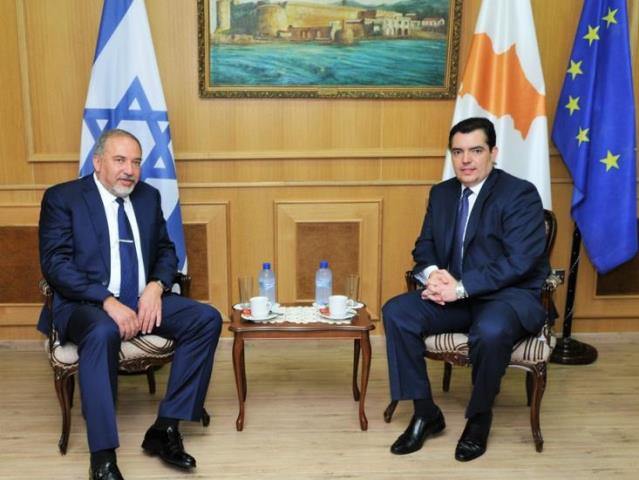 Israeli Defence Minister Lieberman and Cypriot Defence Minister Fokaides.