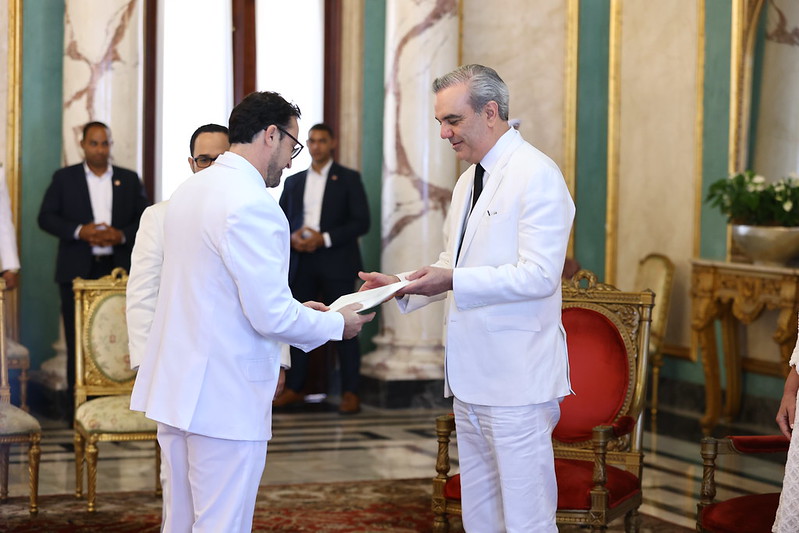 2.Presidente Abinader recibe cartas credenciales del nuevo embajador de Israel.jpeg