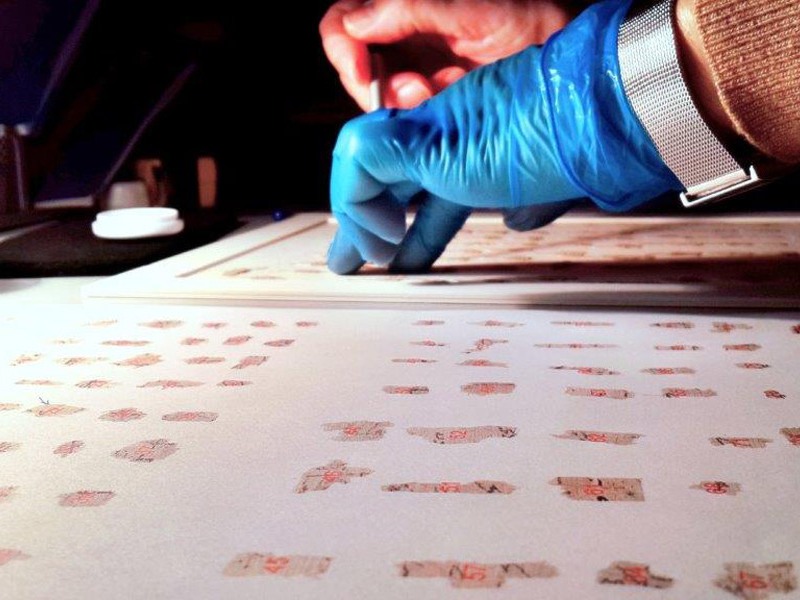 Thousands of the ancient scrolls fragments from the conservation table to the virtual table