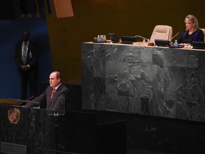 Israel Minister of Energy and Resource Silvan Shalom addresses the United Nations General Assembly.