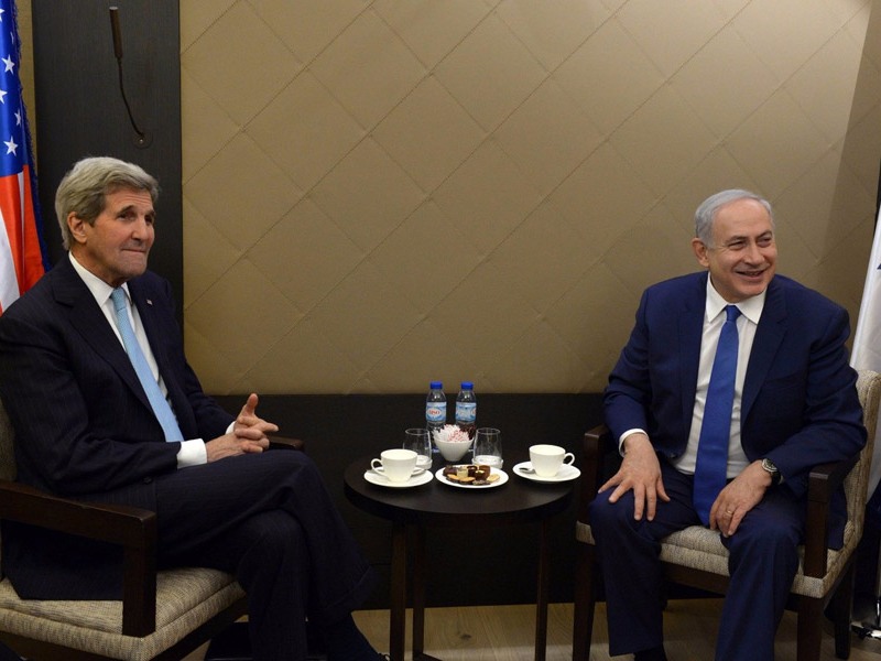 PM Netanyahu with US Secretary Kerry at the WEF in Davos